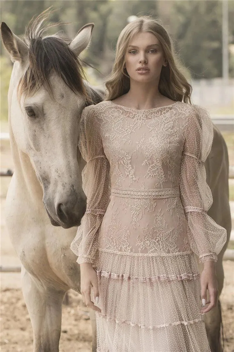 Elegant Champagne Tulle Prom Dress with Lace Applique
